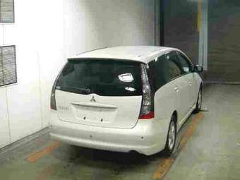 2003 Mitsubishi Chariot Grandis Pictures