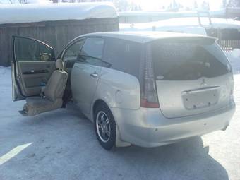 2003 Mitsubishi Chariot Grandis Images
