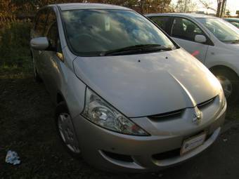 2003 Mitsubishi Chariot Grandis Photos