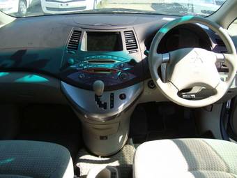 2003 Mitsubishi Chariot Grandis Images