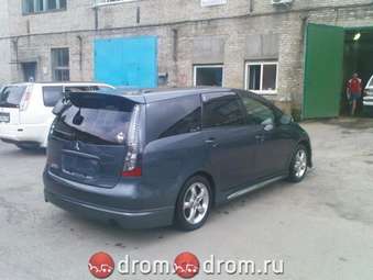 2005 Mitsubishi Chariot Grandis Photos