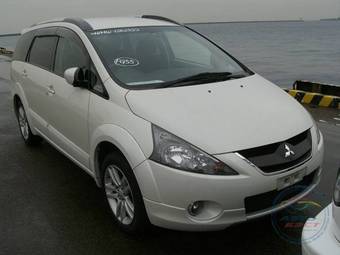 2005 Mitsubishi Chariot Grandis Photos