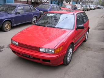 1990 Mitsubishi Colt Pictures