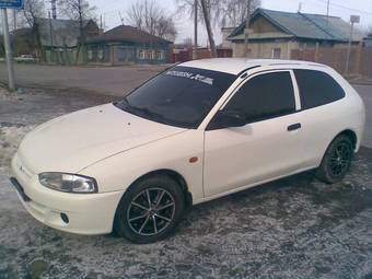 1998 Mitsubishi Colt Photos