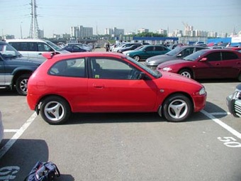 2000 Mitsubishi Colt Images