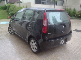 2001 Mitsubishi Colt