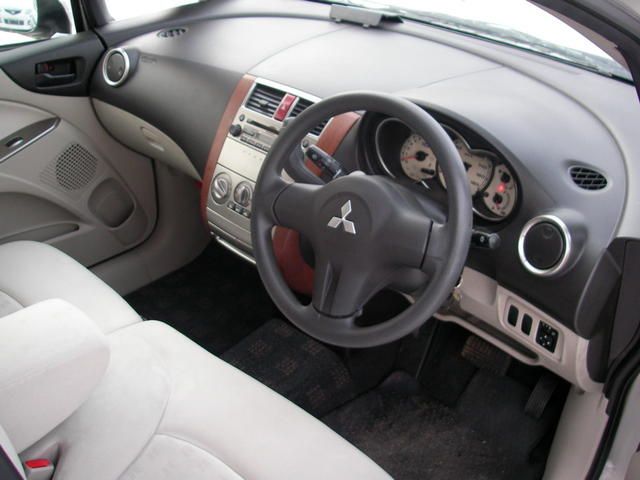 2002 Mitsubishi Colt