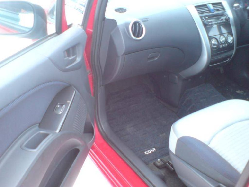 2002 Mitsubishi Colt