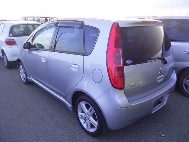 2002 Mitsubishi Colt Photos