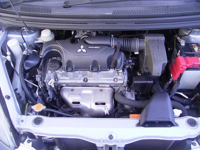 2002 Mitsubishi Colt Photos