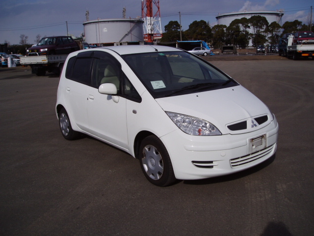 2002 Mitsubishi Colt Photos
