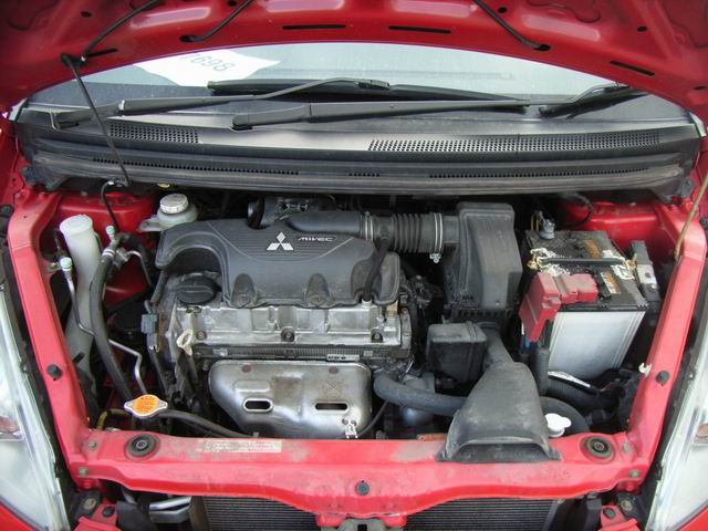 2002 Mitsubishi Colt Pictures