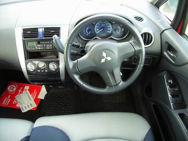 2002 Mitsubishi Colt Photos