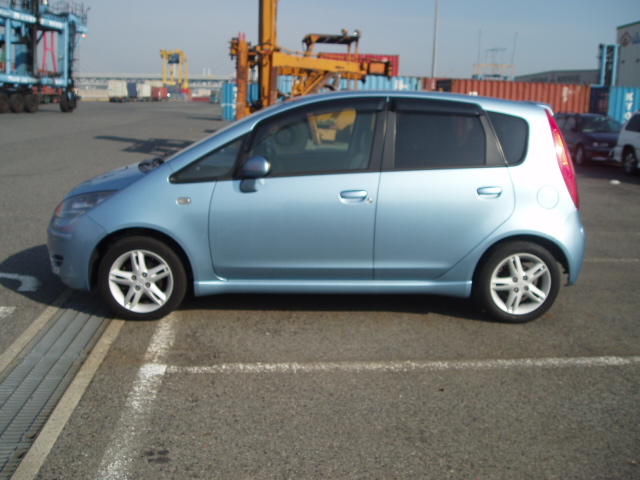 2002 Mitsubishi Colt Pictures