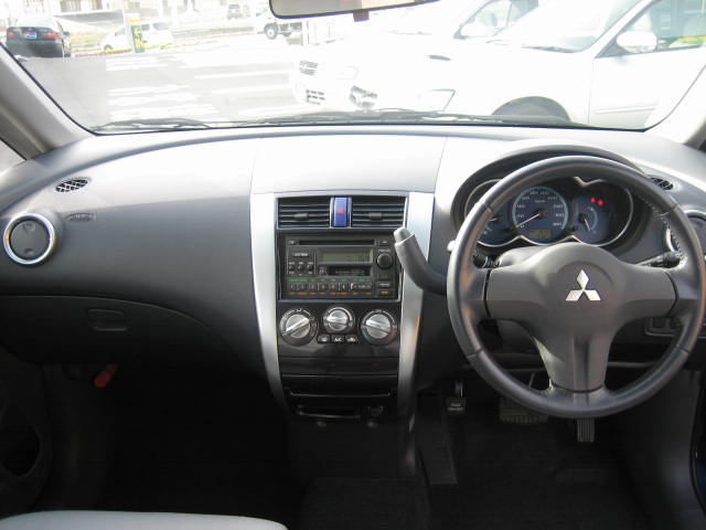 2002 Mitsubishi Colt Pictures