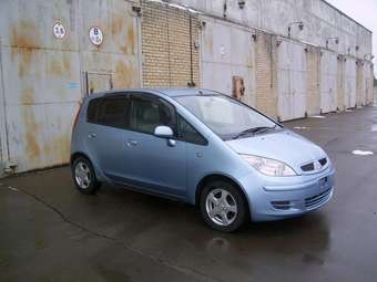 2002 Mitsubishi Colt Pictures