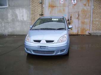 2002 Mitsubishi Colt Photos