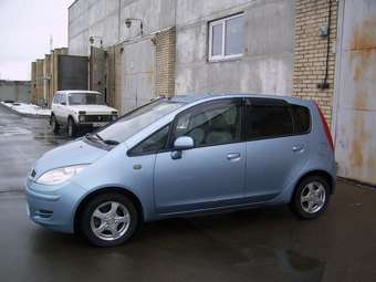 2002 Mitsubishi Colt Photos