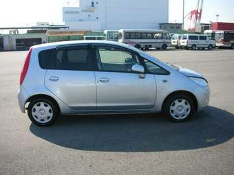 2002 Mitsubishi Colt Photos