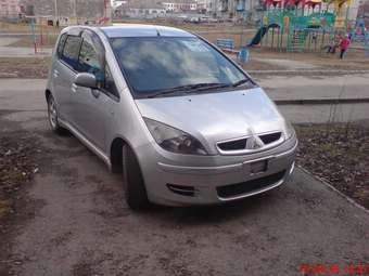 2002 Mitsubishi Colt Photos