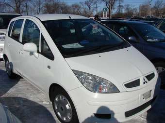 2002 Mitsubishi Colt Photos