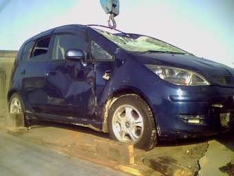 2002 Mitsubishi Colt Photos
