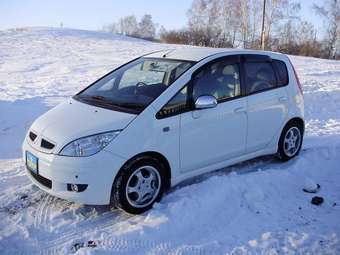 2002 Mitsubishi Colt Pictures