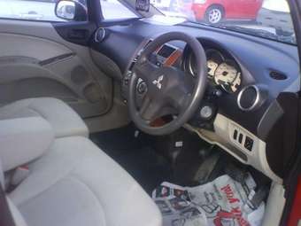 2002 Mitsubishi Colt Photos