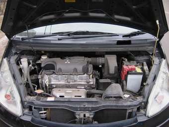 2002 Mitsubishi Colt Pictures