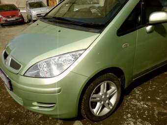 2002 Mitsubishi Colt Photos