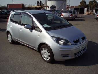 2002 Mitsubishi Colt Photos