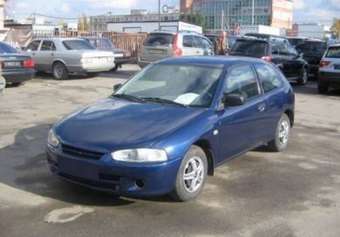 2002 Mitsubishi Colt Pictures