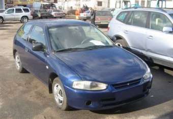 2002 Mitsubishi Colt Photos