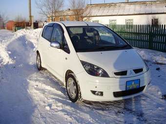 2002 Mitsubishi Colt Photos