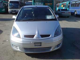 2002 Mitsubishi Colt Photos