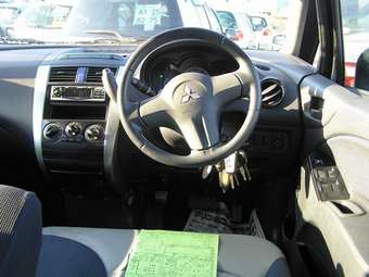2002 Mitsubishi Colt Photos