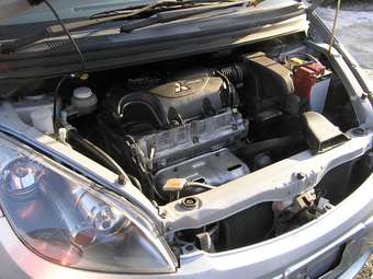 2002 Mitsubishi Colt Photos