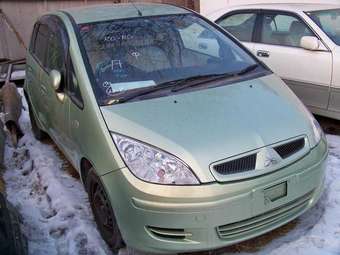 2002 Mitsubishi Colt Photos