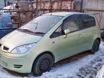 2002 Mitsubishi Colt Pictures