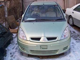 2002 Mitsubishi Colt Photos