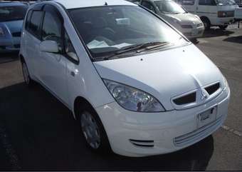 2002 Mitsubishi Colt Pictures