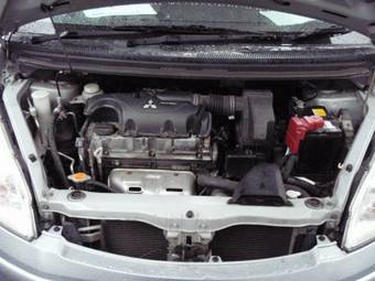 2002 Mitsubishi Colt Photos