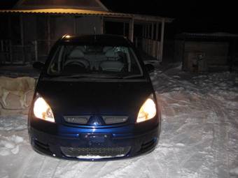 2002 Mitsubishi Colt Photos