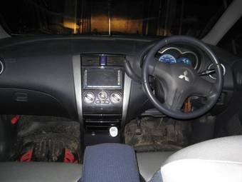2002 Mitsubishi Colt Pictures