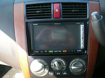 2002 Mitsubishi Colt Photos