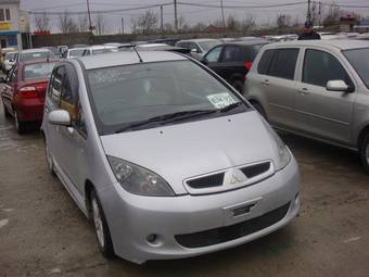 2002 Mitsubishi Colt Photos