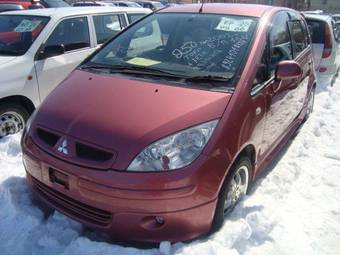 2002 Mitsubishi Colt Images