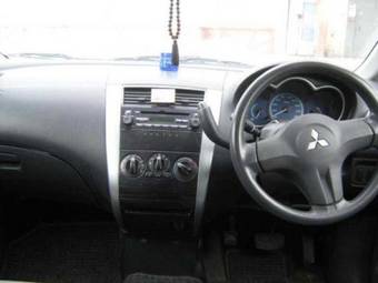 2002 Mitsubishi Colt Pics