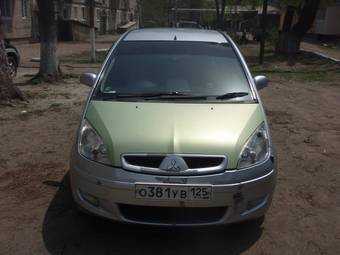 2002 Mitsubishi Colt Photos