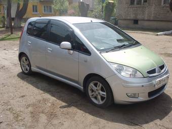 2002 Mitsubishi Colt Photos